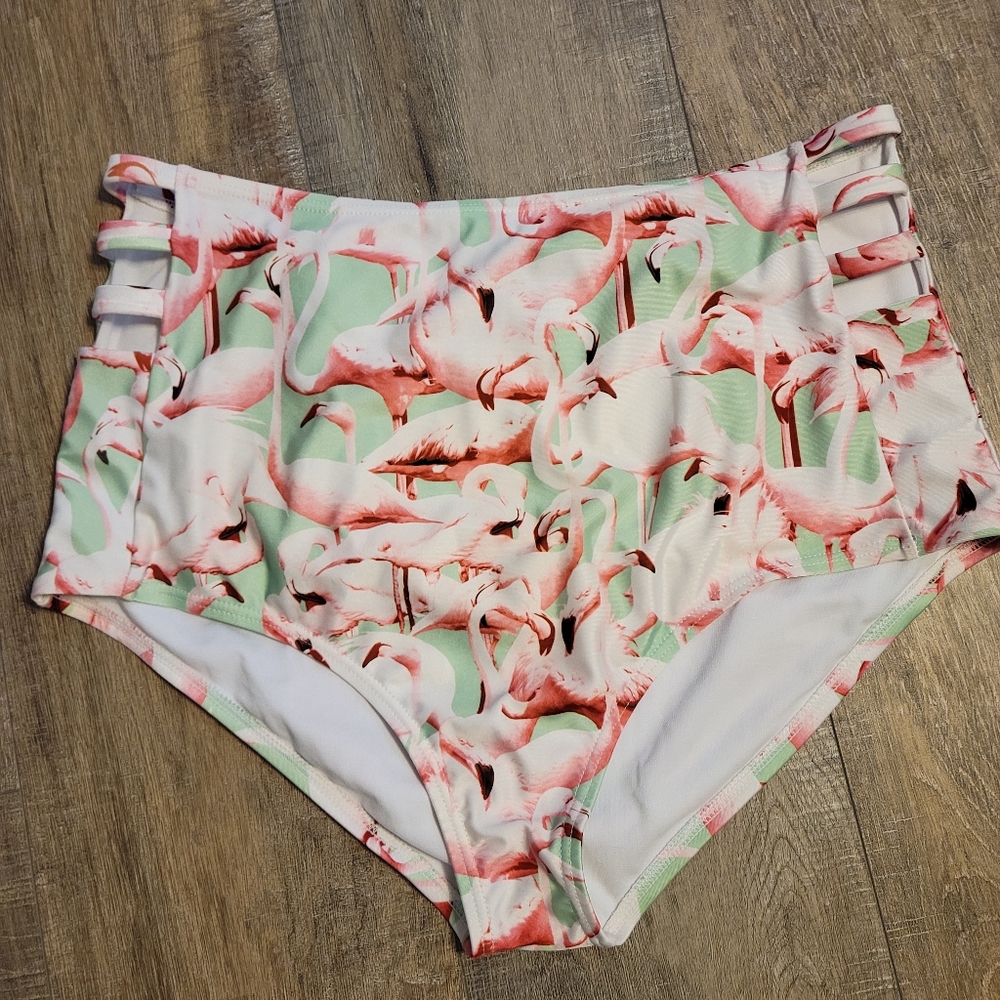 High waisted bikini bottoms size 18. Flamingo print